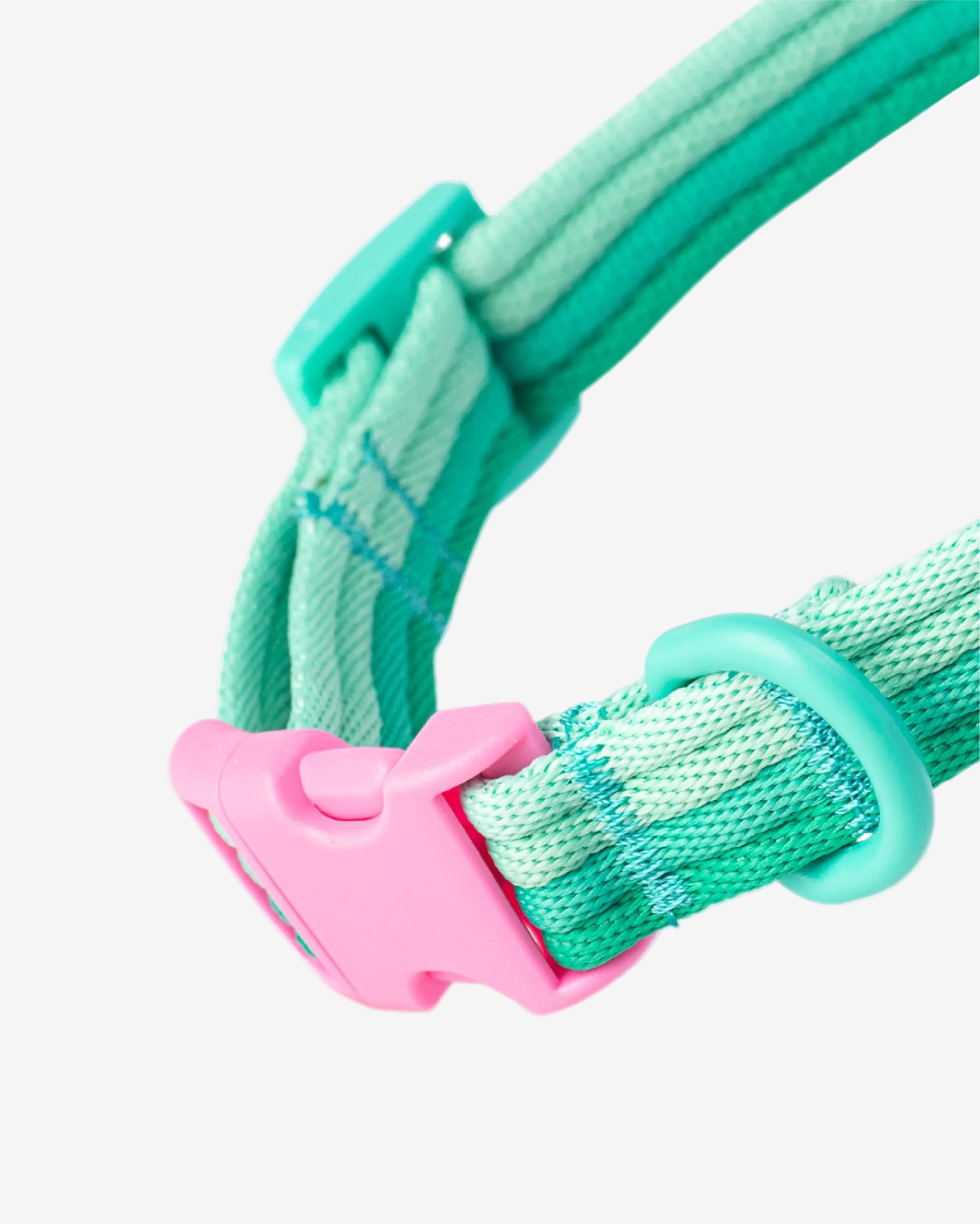Marshmallow Dog Collar buckle detail – smooth pastel buckle and D-ring by MAYA